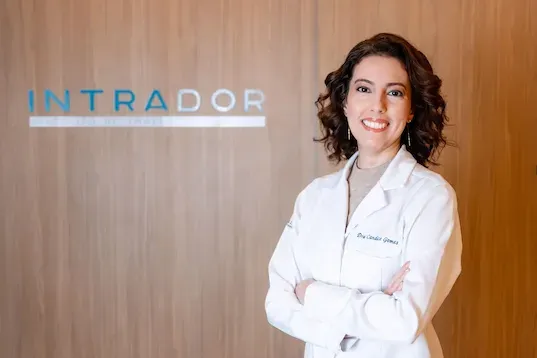 Dra. Candice de Moura Gomes - Médica da Clínica Intrador