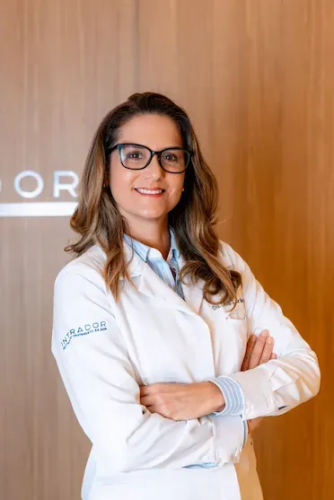 Dra. Leticia Gomes de Barros - Médica da Clínica Intrador